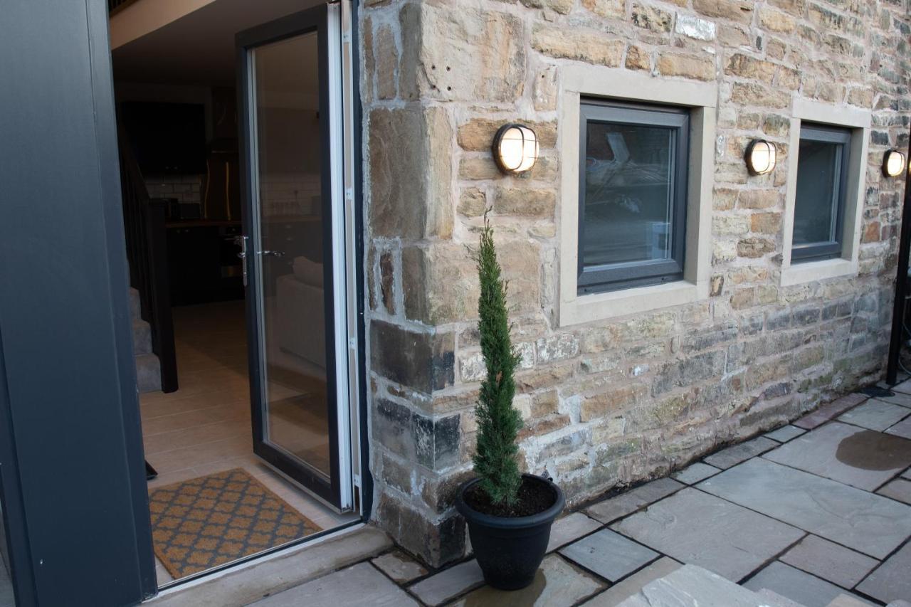 Unique Barn Conversion In Saddleworth Oldham Exterior photo